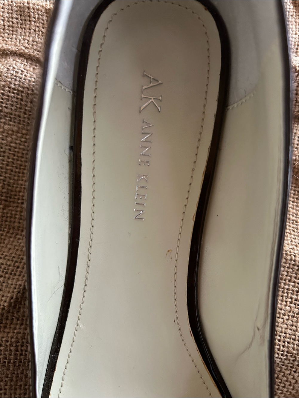 Anne Klein Dark Brown Patent Peep-Toe Flats with Buckle and Kitten Heel Sz 9.5 M - Picture 4 of 4